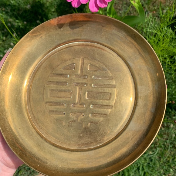 Brass dish with symbol - Picture 5 of 5
